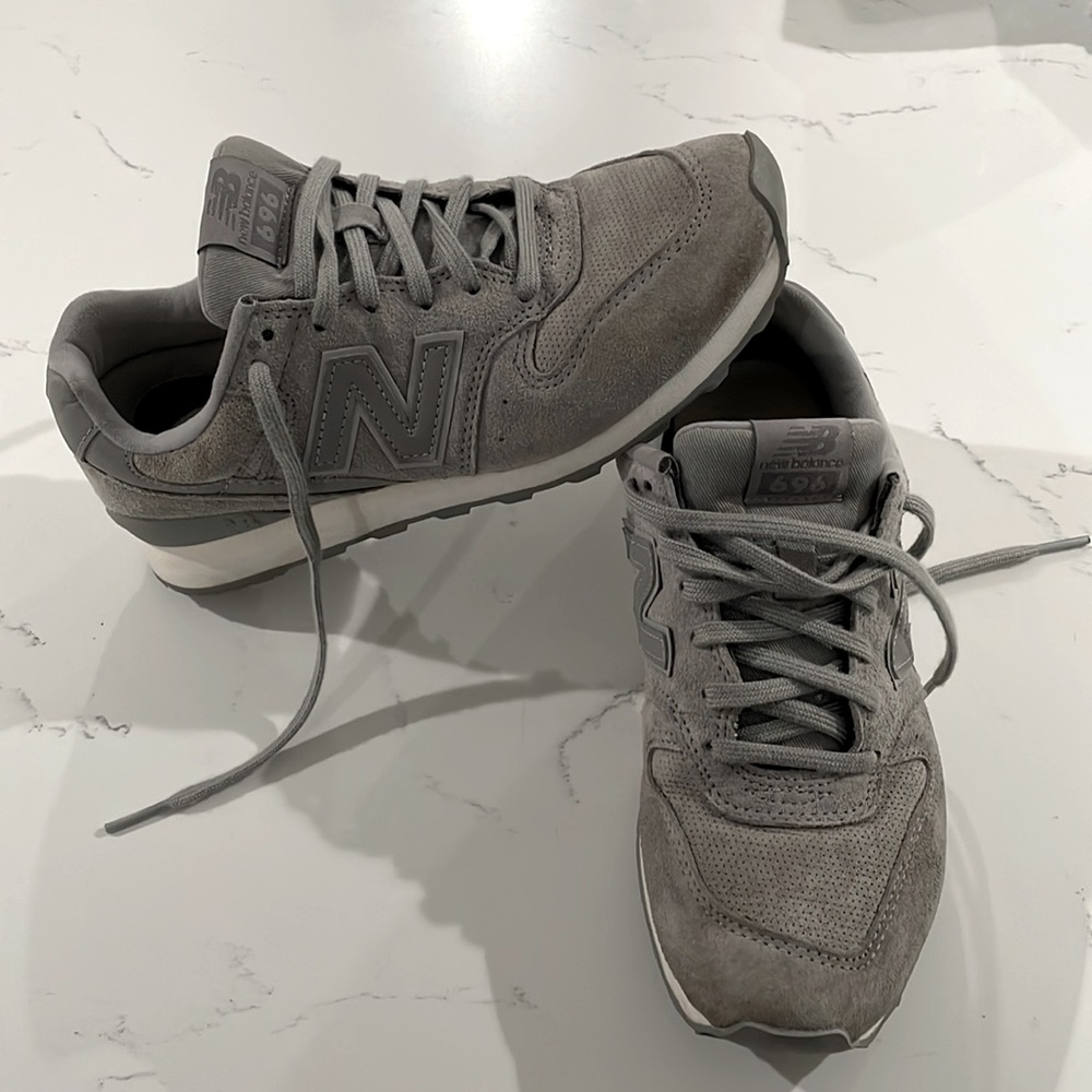 New Balance| 696 Gray Women’s Classic Sneaker